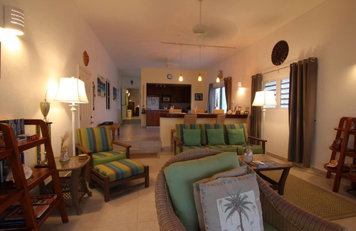 East End Village Villa | Villa romántica privada, vista panorámica al mar, piscina, espectaculares espacios al aire libre.