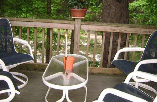 Williamsville Cabaña | Romántico Rock River Cottage con jacuzzi, chimenea y playa - Newfane VT