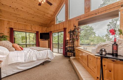 Cleveland Casa | Romantic Tip Top Hideaway, 10 MINUTE FROM HELEN