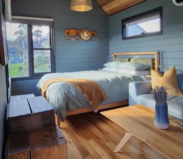 Huon Valley Villa | Romantic Valley Cabin with Outdoor Bath