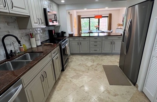 West Bay Villa | Románticos paseos por la playa, hermosas puestas de sol desde cualquier balcón.