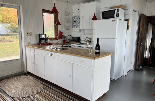 Picton Cabaña | Romantic waterfront cottage spectacular sunsets