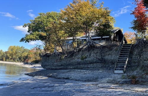 Picton Cabaña | Romantic waterfront cottage spectacular sunsets