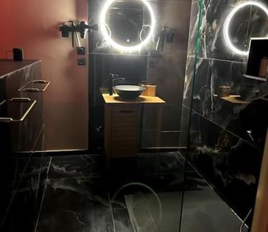 Secteur 5 Apartamento | Romantique room,balnéo,mirroir,parking