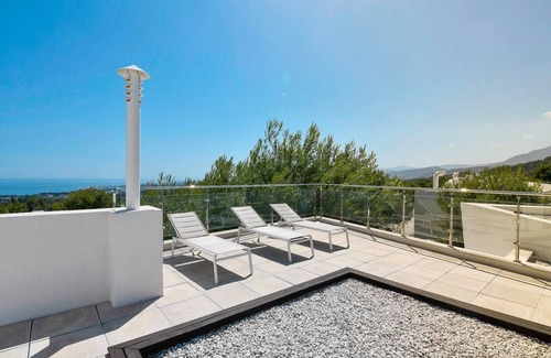 Marbella Casa | Villa en la azotea de 4 dormitorios con vistas al mar, spa y piscina privada