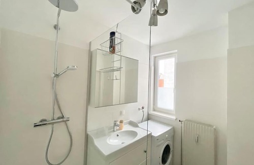 Schottenfeld Apartamento | Rooftop Apartment with Free Parking & Balcony & AC
