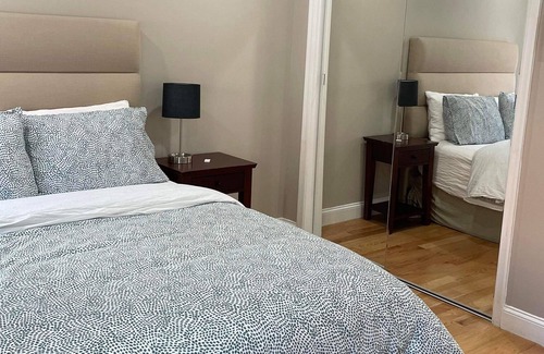 Graduate Hospital Casa | Rooftop City Views and Private Hot Tub