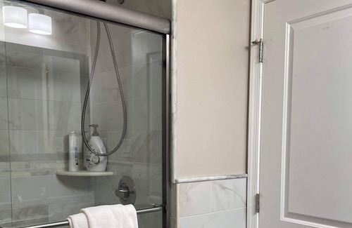 Graduate Hospital Casa | Rooftop City Views and Private Hot Tub