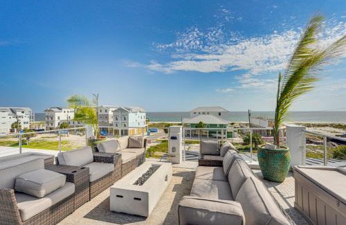 Mexico Beach Casa | Rooftop Deck and Hot Tub Mexico Beach Home!