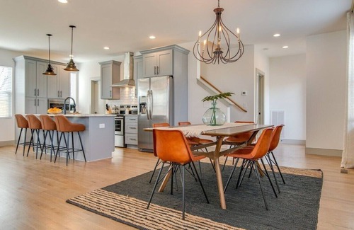 Hope Gardens Casa | Rooftop Fire Pit | 2 mi to Brdwy | Modern Vibes