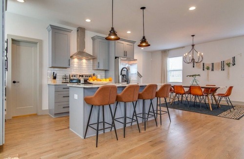 Hope Gardens Casa | Rooftop Fire Pit | 2 mi to Brdwy | Modern Vibes