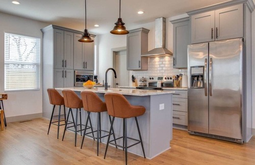 Hope Gardens Casa | Rooftop Fire Pit | 2 mi to Brdwy | Modern Vibes