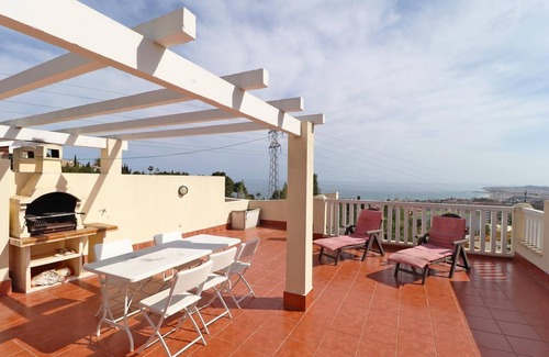 Benalmádena Apartamento | "Rooftop Paradise Apartment" con vistas al mar, piscina, Wi-Fi, aire acondicionado, terraza y jardín