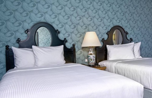 Downtown San Francisco Hotel | Rooftop Pool at SoMa House, Free Breakfast