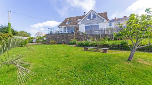 Braunton Casa | Rooftops Braunton, Stylish Beach House - Fantastic Views - Hot Tub hire - Sleeps 8