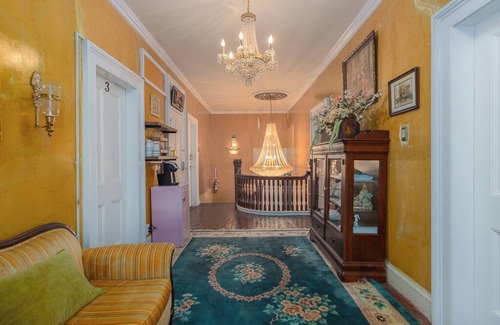 Warwick Casa | Room 1 at The Warwick Inn – Cozy Elegance in the Heart of Town