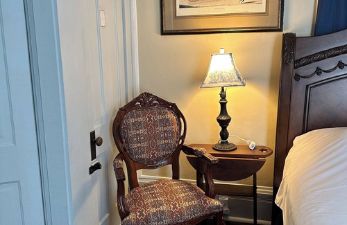 Shelbyville Cama Y Desayuno | Room 2 King Belmont Inn on 1st floor In room private bathroom Shelbyville, TN
