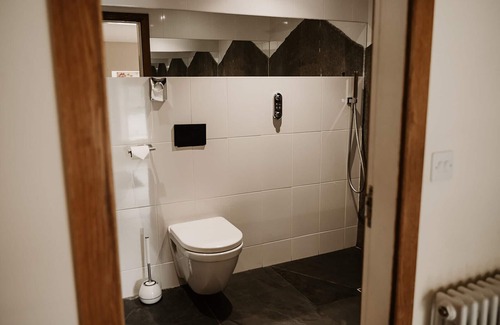 Torver Cama Y Desayuno | Suite-Superking-Baño con ducha-Vista al campo