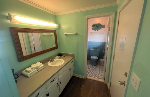 Topsail Beach Hotel | Room #212 Mini Efficiency King Bed Pets Yes