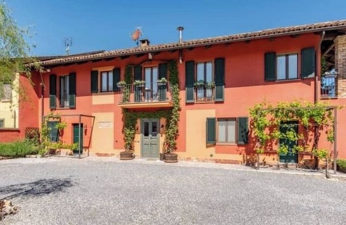 Neive Casa | Room 3 with private bathroom