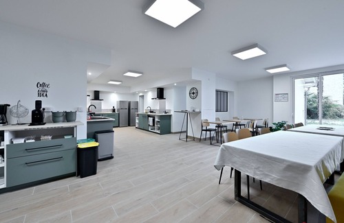 Salies-du-Salat Apartamento | Room 'Chambre 7' with Shared Terrace, Wi-Fi and Air Conditioning