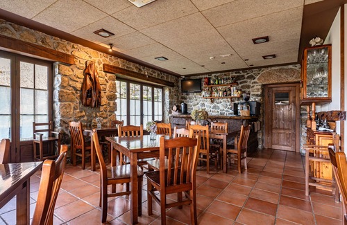 Gamonedo Apartamento | Habitación 'El Manzano' con piscina compartida, jardín compartido y Wi-Fi