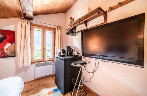 Saint-Jean-dʼAulps Apartamento | Habitación 'Elisthur Chambre N°4' con vistas a la montaña, terraza compartida y Wi-Fi