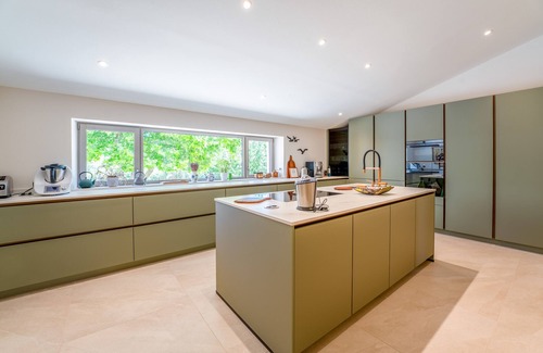 Solerieux Apartamento | Room 'Fuschia' with Shared Pool, Wi-Fi and Air Conditioning