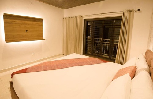 Landour Casa | Room in Lodge - Oakwood 301 - Elegant Private Room With Balcony at Landour, Mussoorie