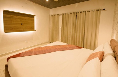 Landour Casa | Room in Lodge - Oakwood 301 - Elegant Private Room With Balcony at Landour, Mussoorie