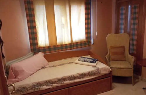 Benalua Cama Y Desayuno | Room in the center of Alicante near the beach.