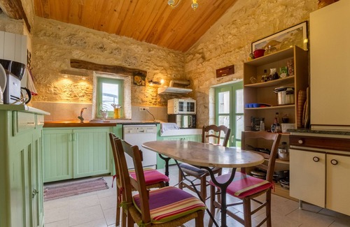 Tournecoupe Casa | Purple House, cama y desayuno Saint Roch, piscina cubierta climatizada