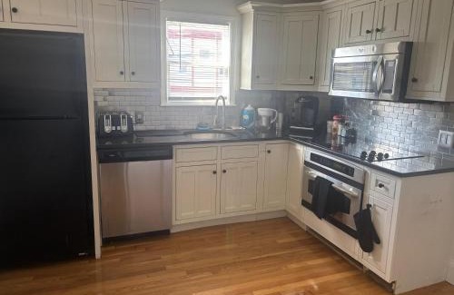 Dorchester Casa | Room Near South Bay Mall & Andrew Train Station