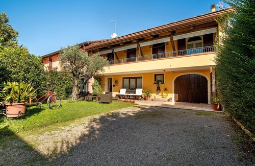 Mirano Apartamento | Room 'Rosa' with Shared Garden, Wi-Fi and Air Conditioning