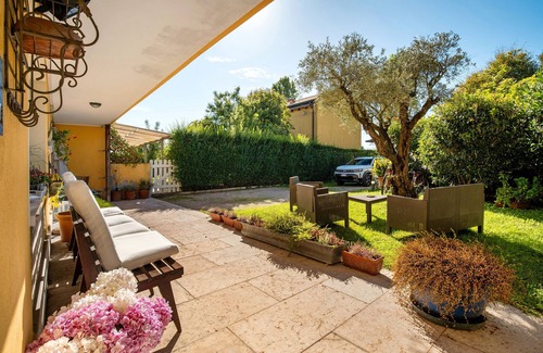 Mirano Apartamento | Room 'Rosa' with Shared Garden, Wi-Fi and Air Conditioning