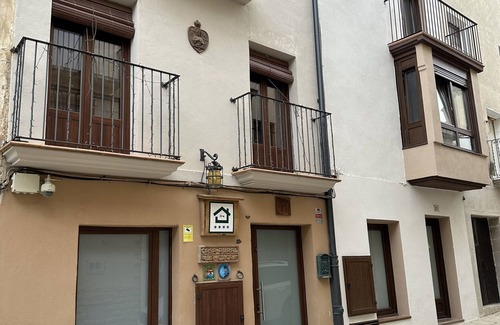 Lerin Apartamento | Habitación 'Suite Las Cardelinas' con vistas a la montaña, Wi-Fi y aire acondicionado.