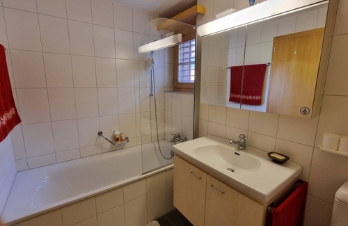Lauenen Cama Y Desayuno | Room with extra-large double-bed, cable TV, private bathroom, organic breakfast,