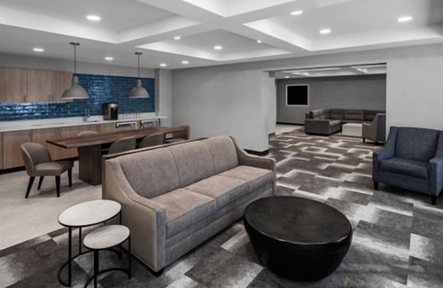 Isle of Palms Hotel | Room with Full Kitchen! Outdoor Heated Pool! Free Parking Onsite!