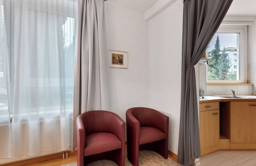 Kreuzlingen Apartamento | 'Zimmer mit Kochnische Rosenbaum' con jardín comunitario y Wi-Fi