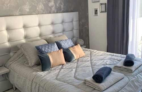 Allauch Cama Y Desayuno | Room with private terrace and TEMPUR bedding, SWIMMINGPOOL ACCESS