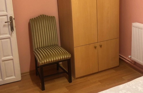 Kartal Apartamento | Rooms To Go in A Dance Studio