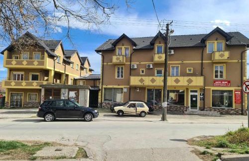 Subotica Apartamento | Rooms Zimmer Sobe Prenociste Smestaj Miljaim