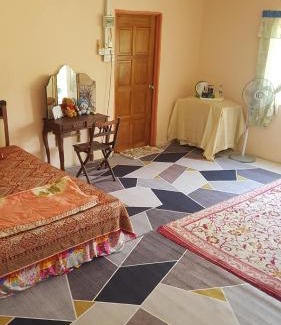 Batu Kikir Casa | Roomstay "Ghumah Uwan"