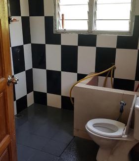 Batu Kikir Casa | Roomstay "Ghumah Uwan"