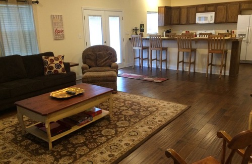 Denison Apartamento | Espaciosa casa de huéspedes del segundo piso, espaciosa, en el campo de golf, cerca del lago Texoma