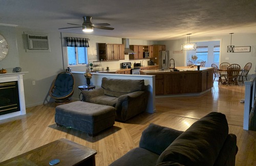 Central Square Casa | Roomy 3 bedroom 3 bath house with large kitchen, dinning, and full laundry.