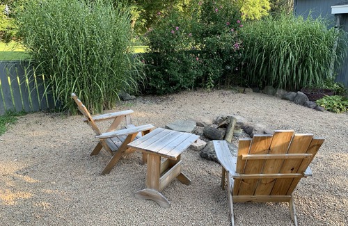 Central Square Casa | Roomy 3 bedroom 3 bath house with large kitchen, dinning, and full laundry.