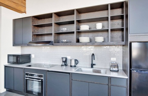 Sheffield Neighbors Apartamento | Roomy Lincoln Park 2BR w/ Lounge, Roof & Gym, near DePaul, by Blueground