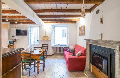 Colonno Casa | Roomy period house with stunning village views x6