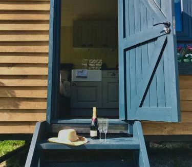 Launceston Cabina | Roosters Retreat